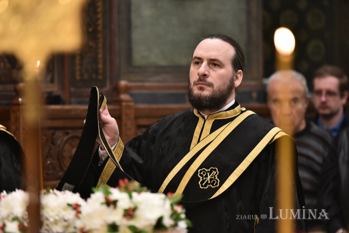 Prohodul Domnului cântat de bucureșteni la Catedrala Patriarhală 294259