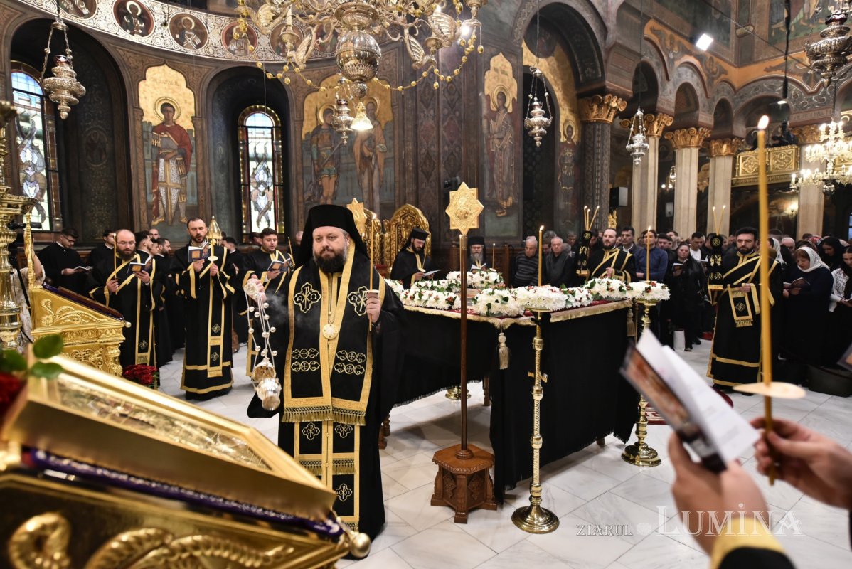 Prohodul Domnului cântat de bucureșteni la Catedrala Patriarhală 294261