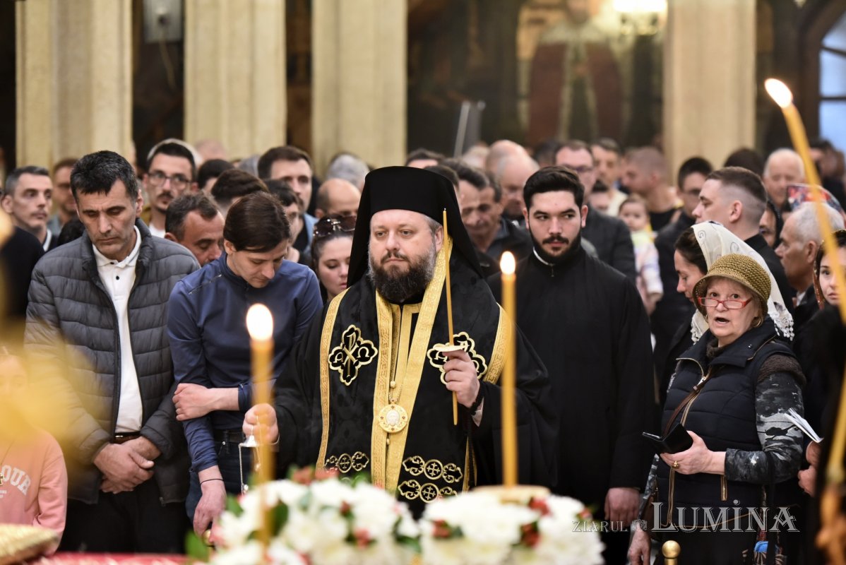 Prohodul Domnului cântat de bucureșteni la Catedrala Patriarhală 294263