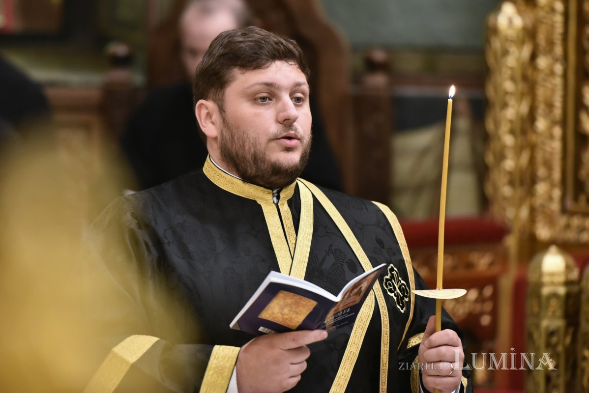 Prohodul Domnului cântat de bucureșteni la Catedrala Patriarhală 294265