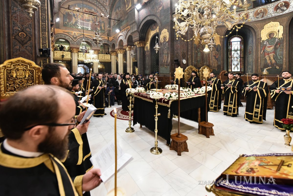 Prohodul Domnului cântat de bucureșteni la Catedrala Patriarhală 294268