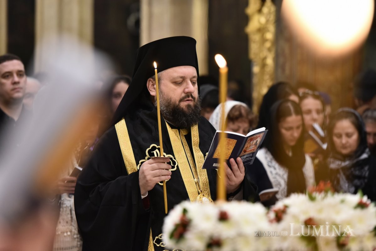 Prohodul Domnului cântat de bucureșteni la Catedrala Patriarhală 294269