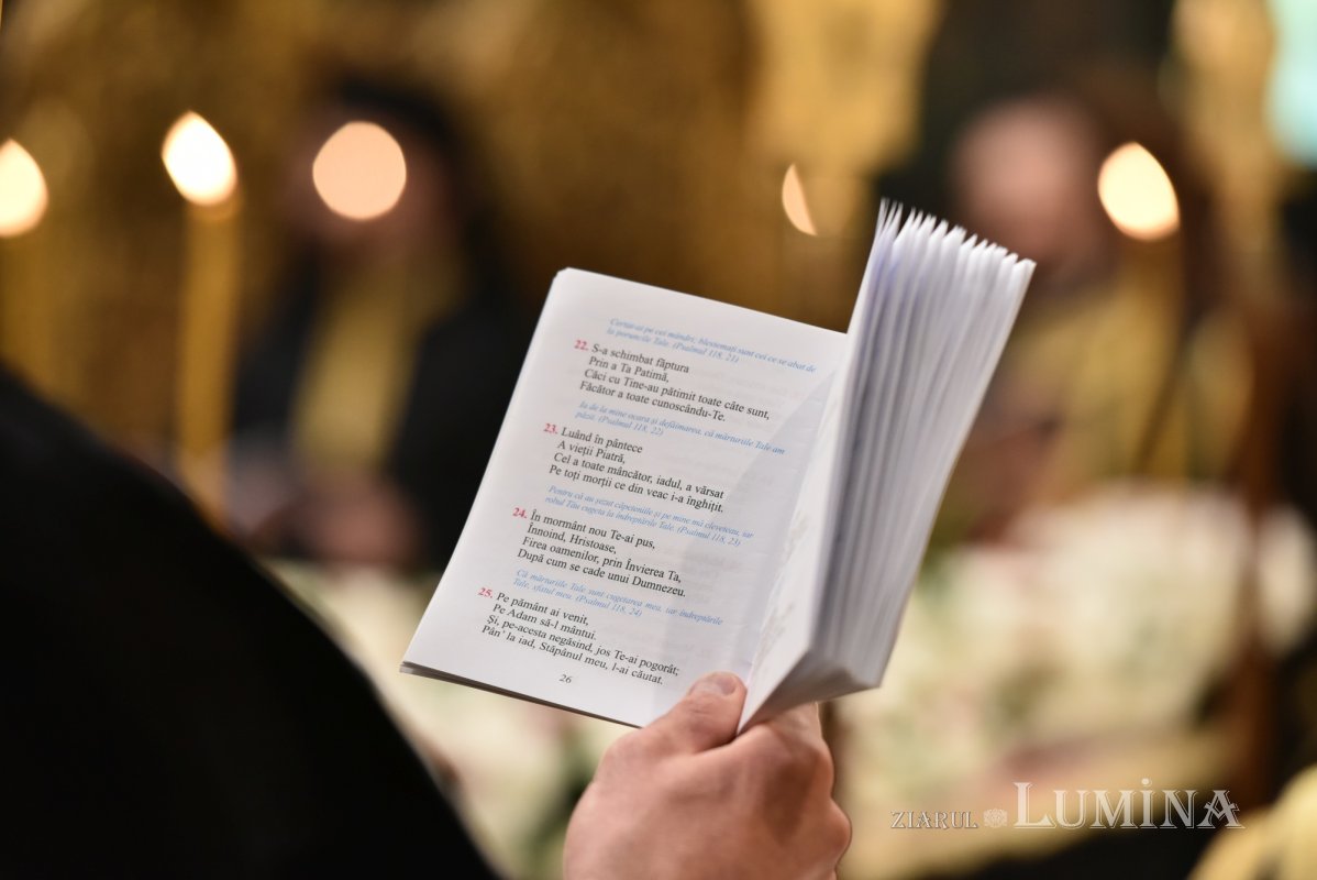 Prohodul Domnului cântat de bucureșteni la Catedrala Patriarhală 294272