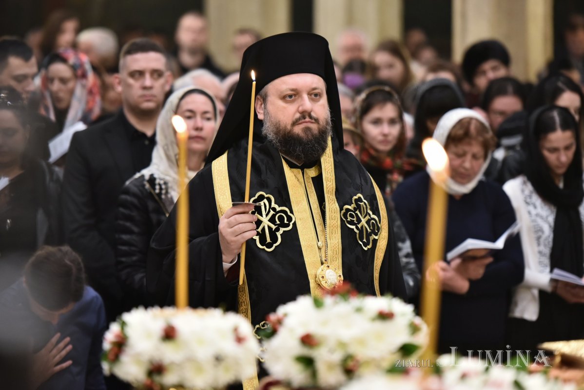 Prohodul Domnului cântat de bucureșteni la Catedrala Patriarhală 294274