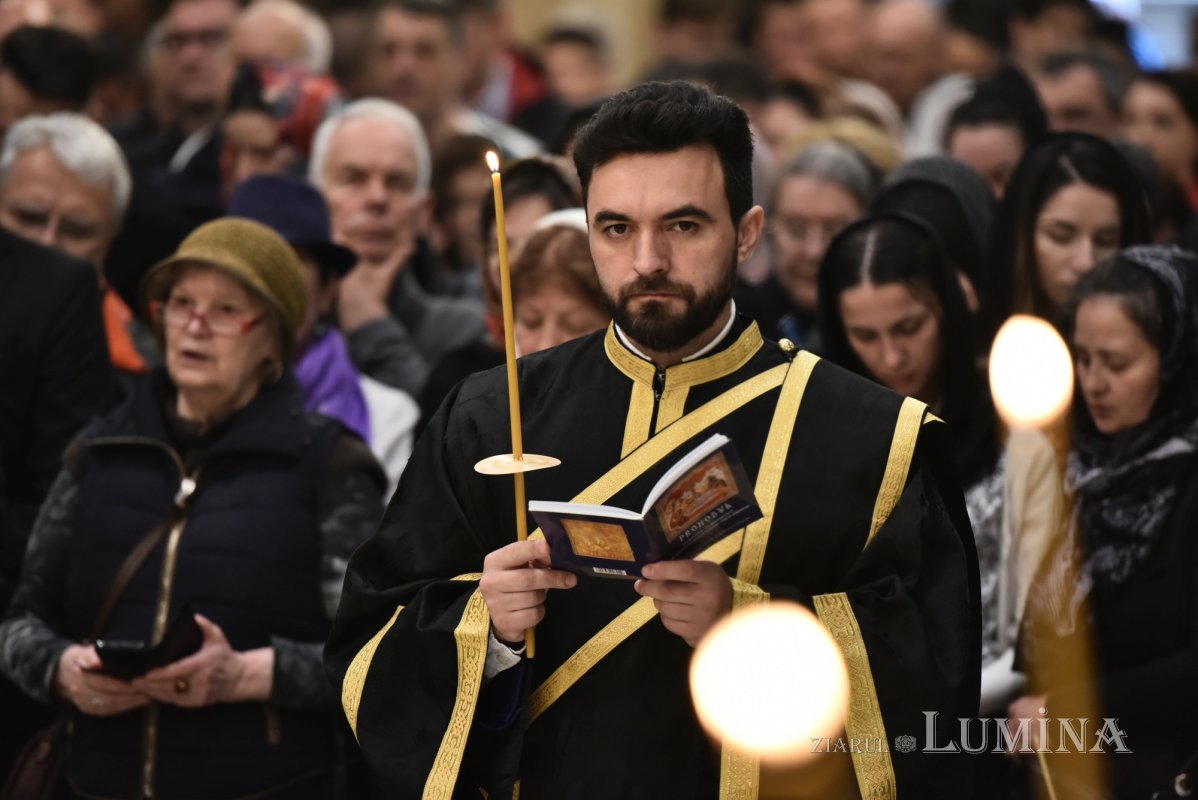 Prohodul Domnului cântat de bucureșteni la Catedrala Patriarhală 294275