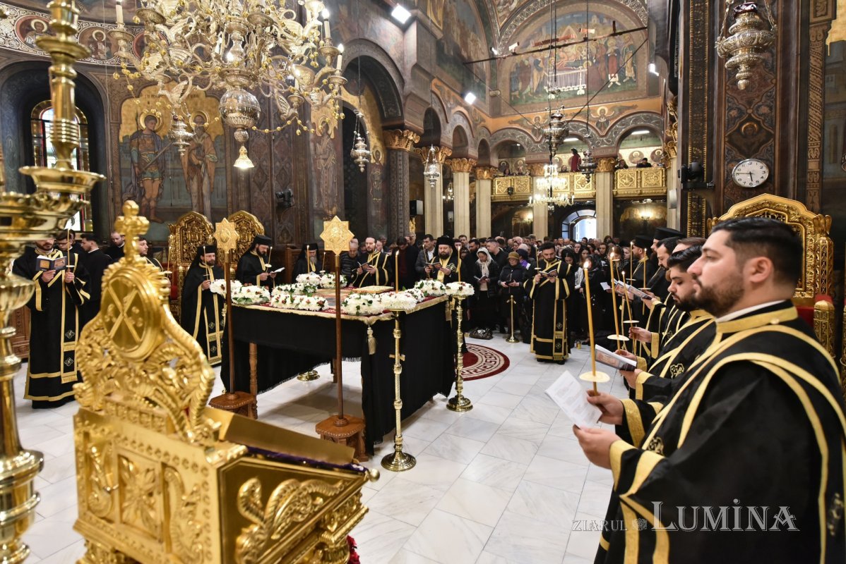 Prohodul Domnului cântat de bucureșteni la Catedrala Patriarhală 294276