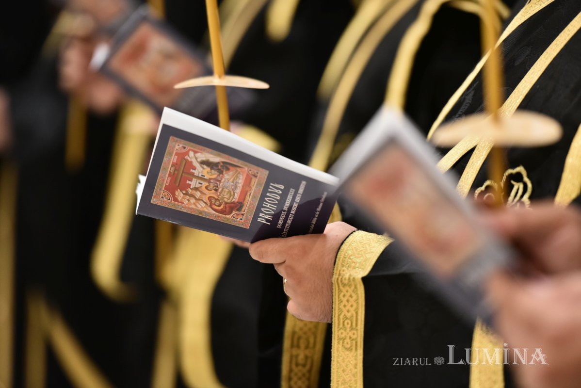 Prohodul Domnului cântat de bucureșteni la Catedrala Patriarhală 294277