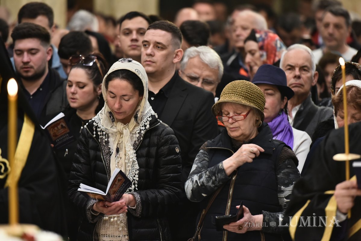 Prohodul Domnului cântat de bucureșteni la Catedrala Patriarhală 294278