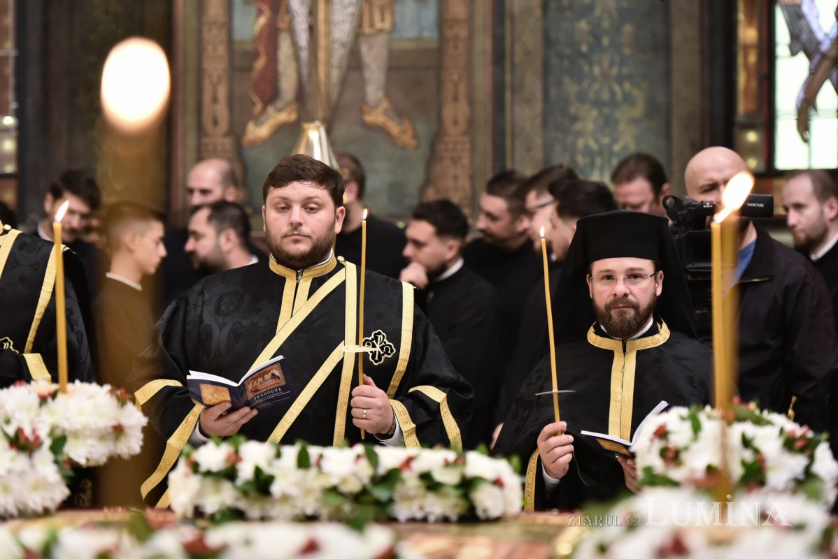 Prohodul Domnului cântat de bucureșteni la Catedrala Patriarhală 294279