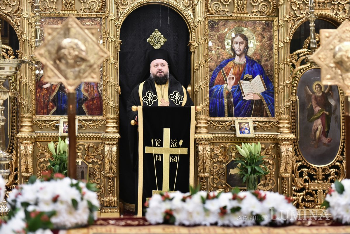 Prohodul Domnului cântat de bucureșteni la Catedrala Patriarhală 294281