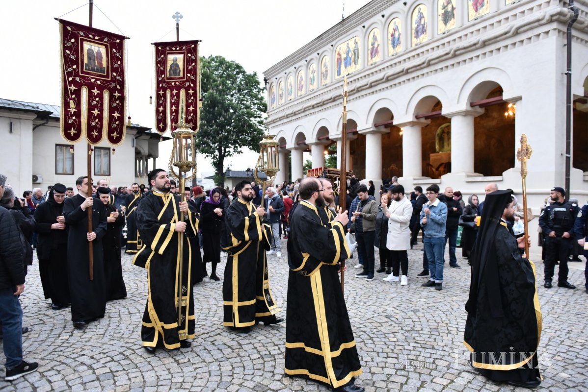 Prohodul Domnului cântat de bucureșteni la Catedrala Patriarhală 294284