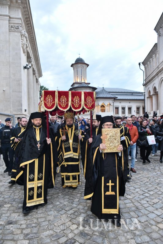 Prohodul Domnului cântat de bucureșteni la Catedrala Patriarhală 294287