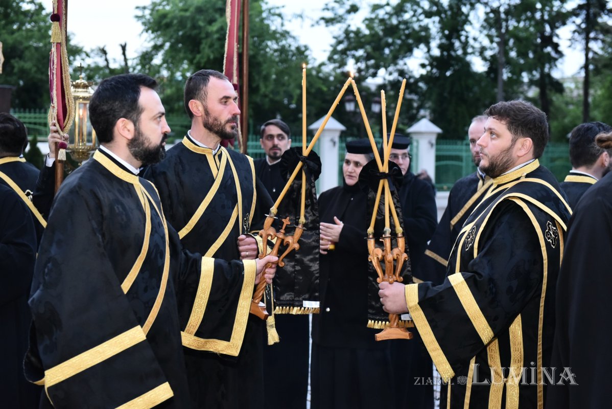 Prohodul Domnului cântat de bucureșteni la Catedrala Patriarhală 294293