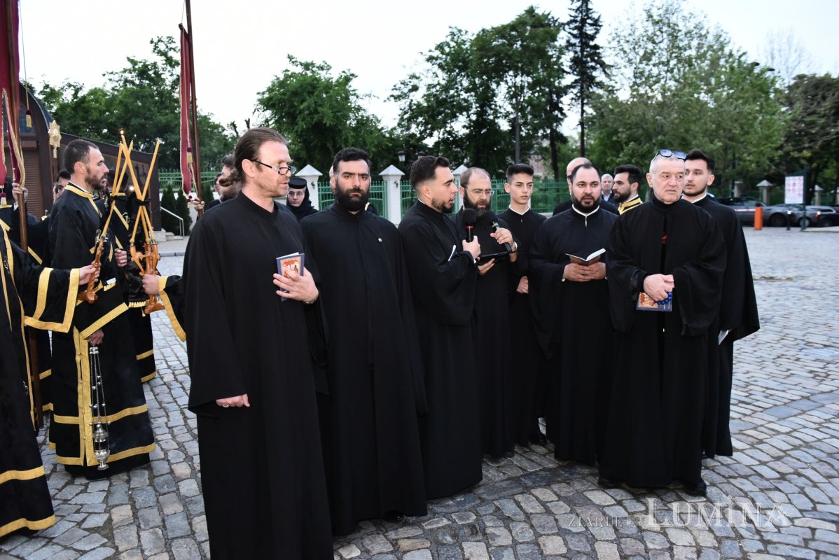 Prohodul Domnului cântat de bucureșteni la Catedrala Patriarhală 294295