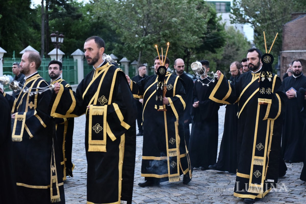 Prohodul Domnului cântat de bucureșteni la Catedrala Patriarhală 294298