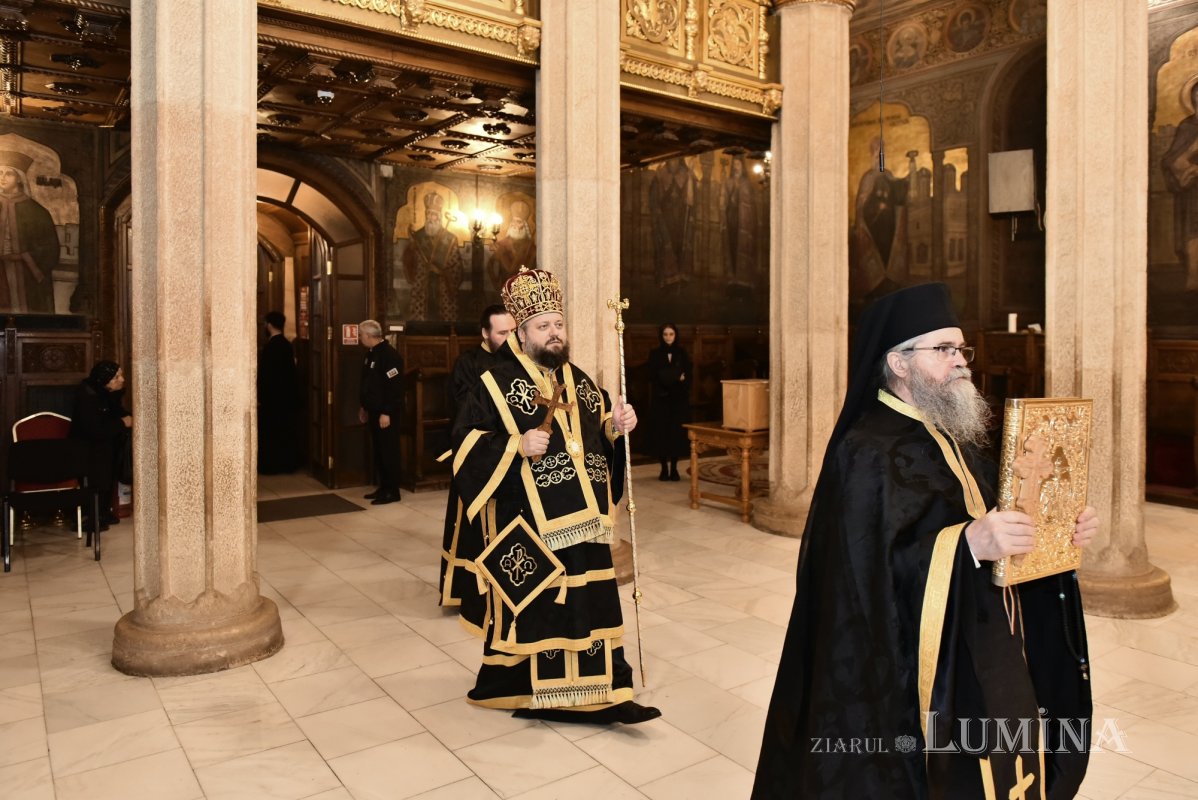 Prohodul Domnului cântat de bucureșteni la Catedrala Patriarhală 294301