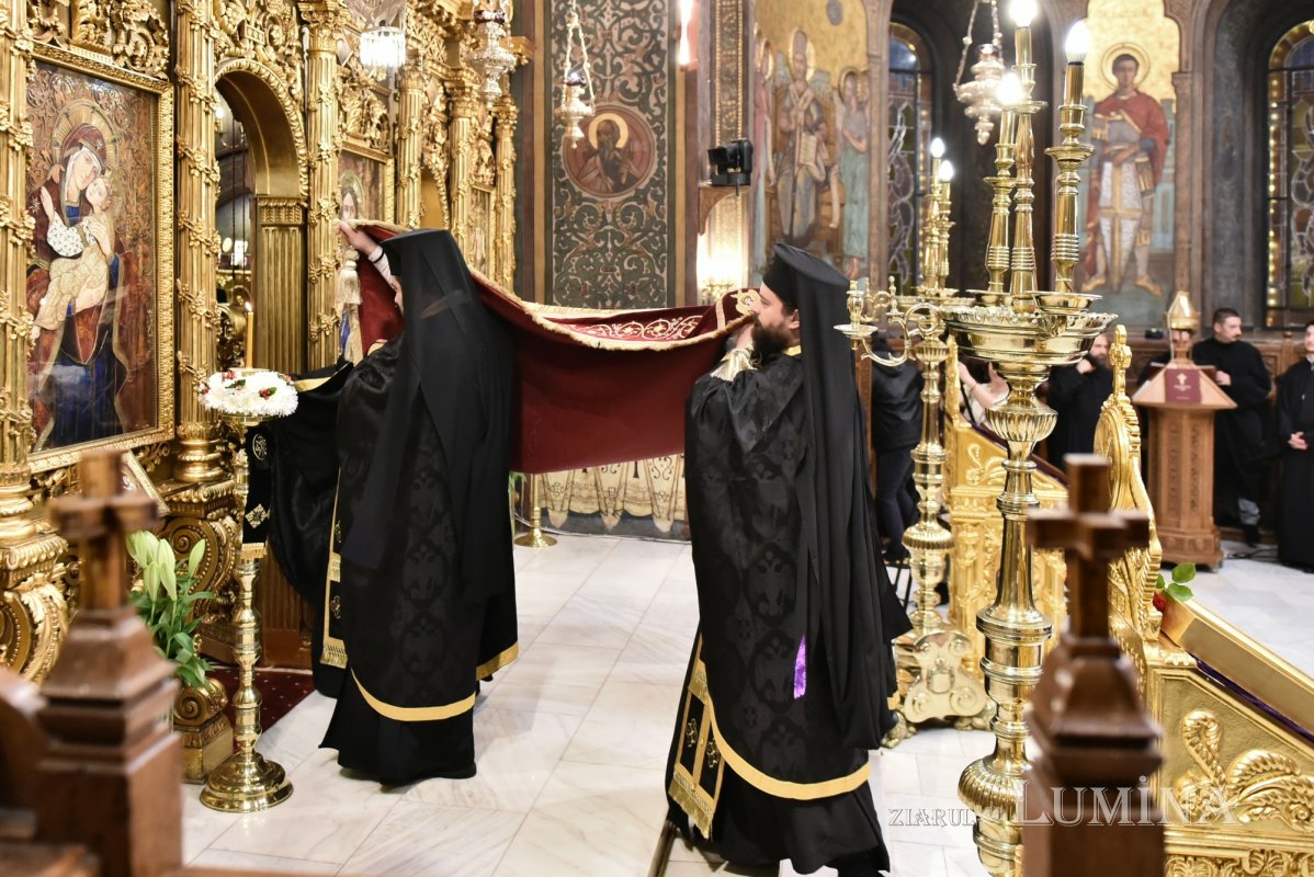 Prohodul Domnului cântat de bucureșteni la Catedrala Patriarhală 294303