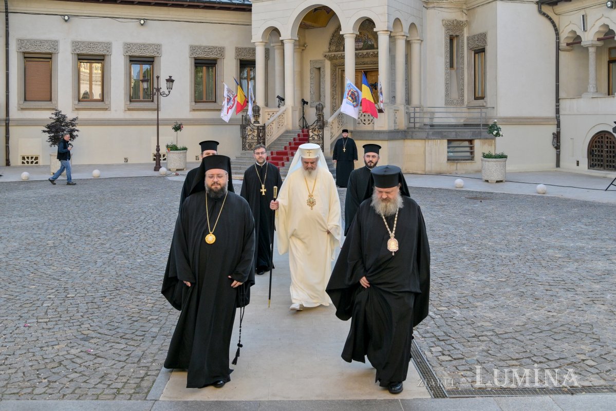 Patriarhul României a primit Sfânta Lumină de la Ierusalim 294365