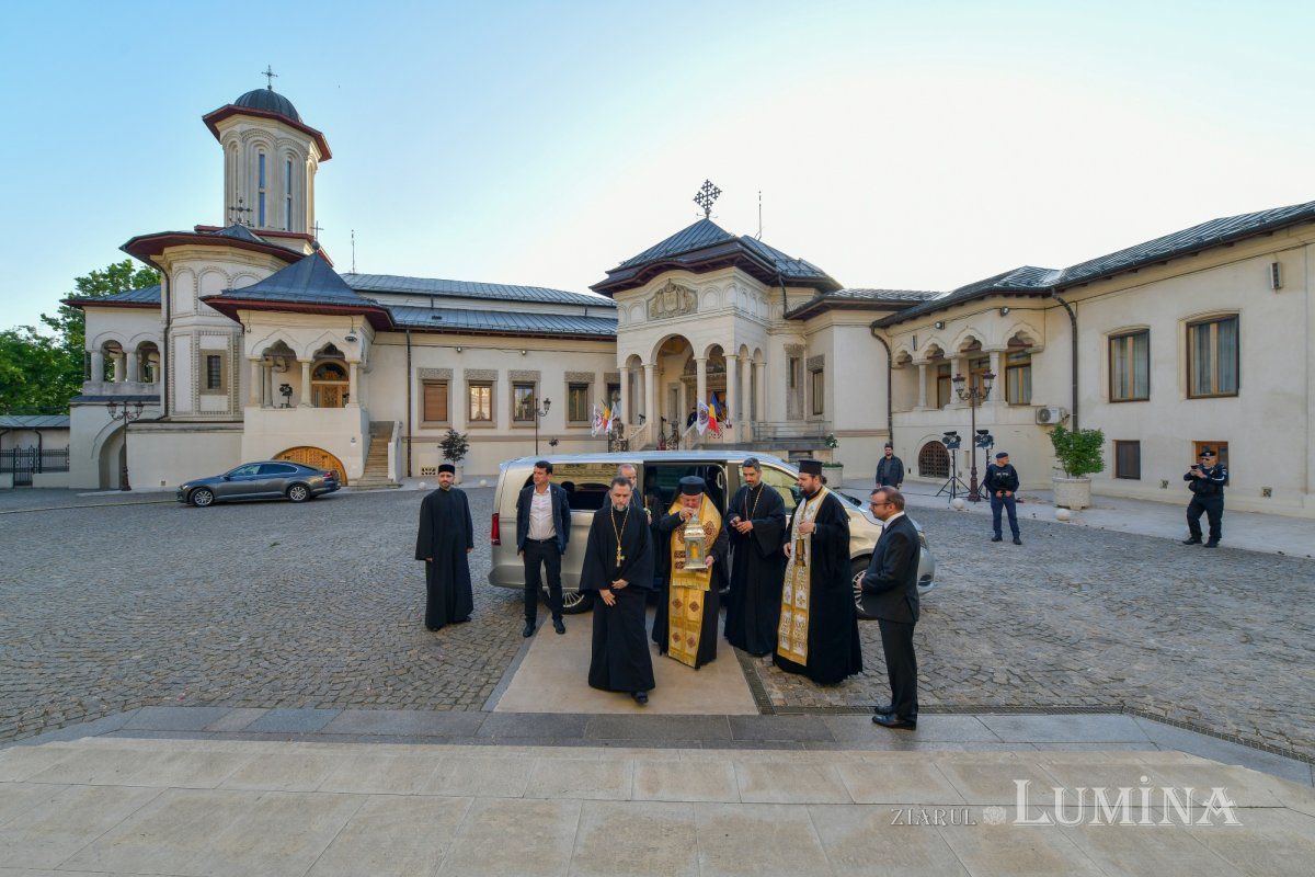 Patriarhul României a primit Sfânta Lumină de la Ierusalim 294366