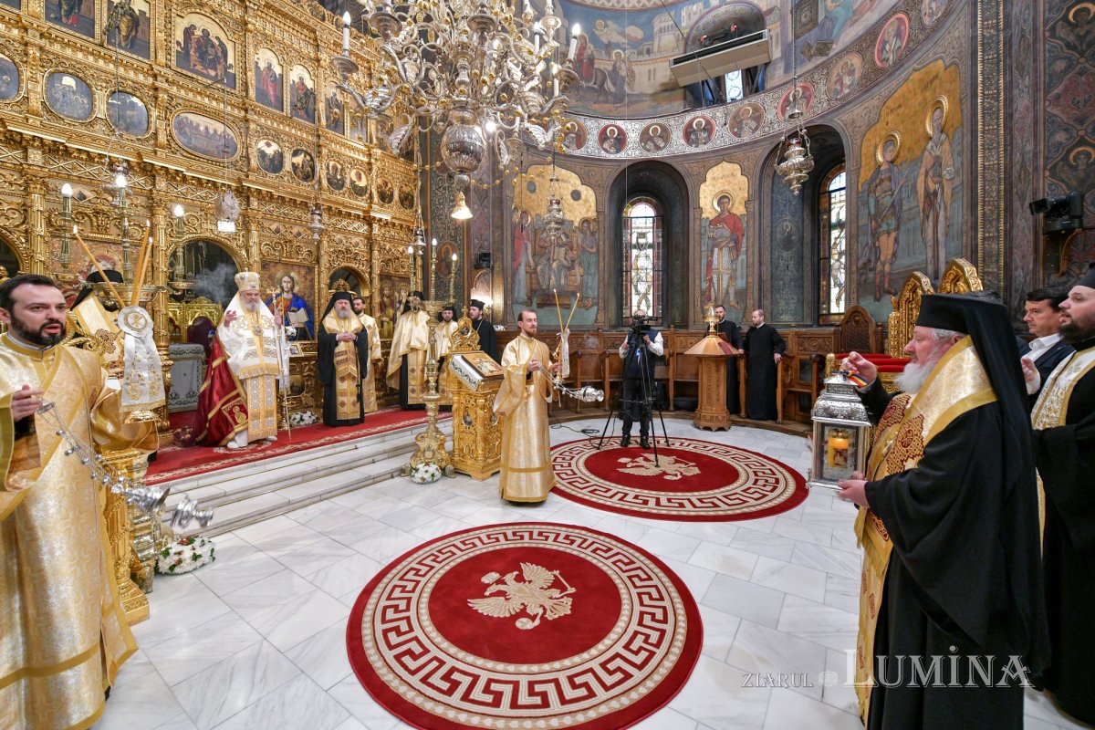 Patriarhul României a primit Sfânta Lumină de la Ierusalim 294368