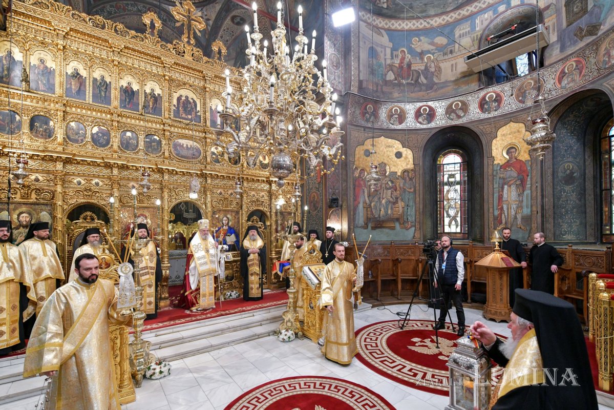 Patriarhul României a primit Sfânta Lumină de la Ierusalim 294369