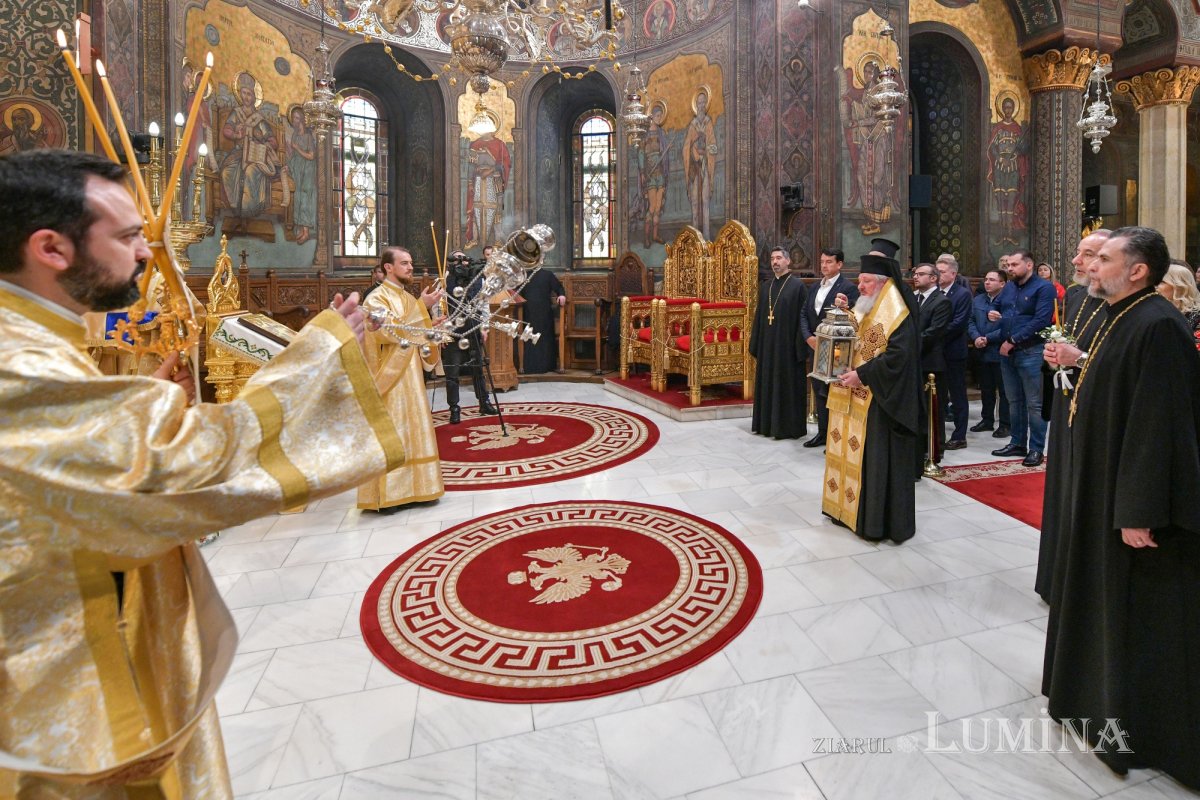 Patriarhul României a primit Sfânta Lumină de la Ierusalim 294371