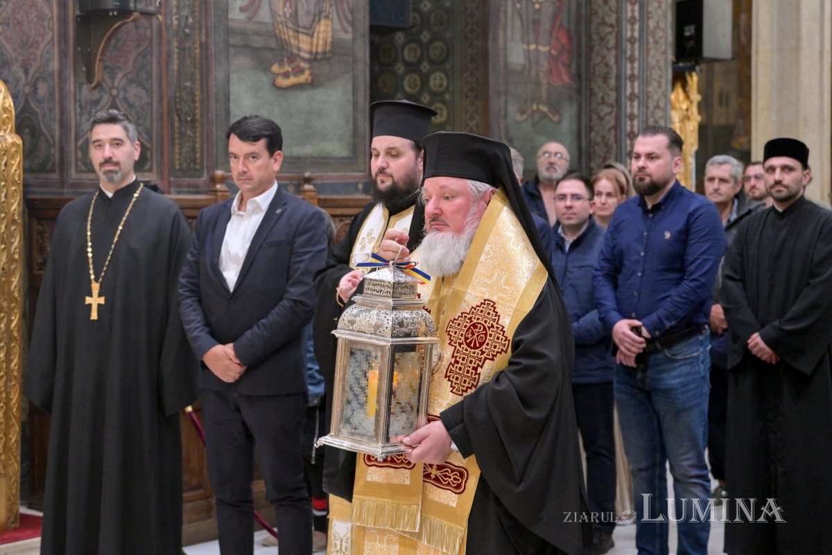 Patriarhul României a primit Sfânta Lumină de la Ierusalim 294372