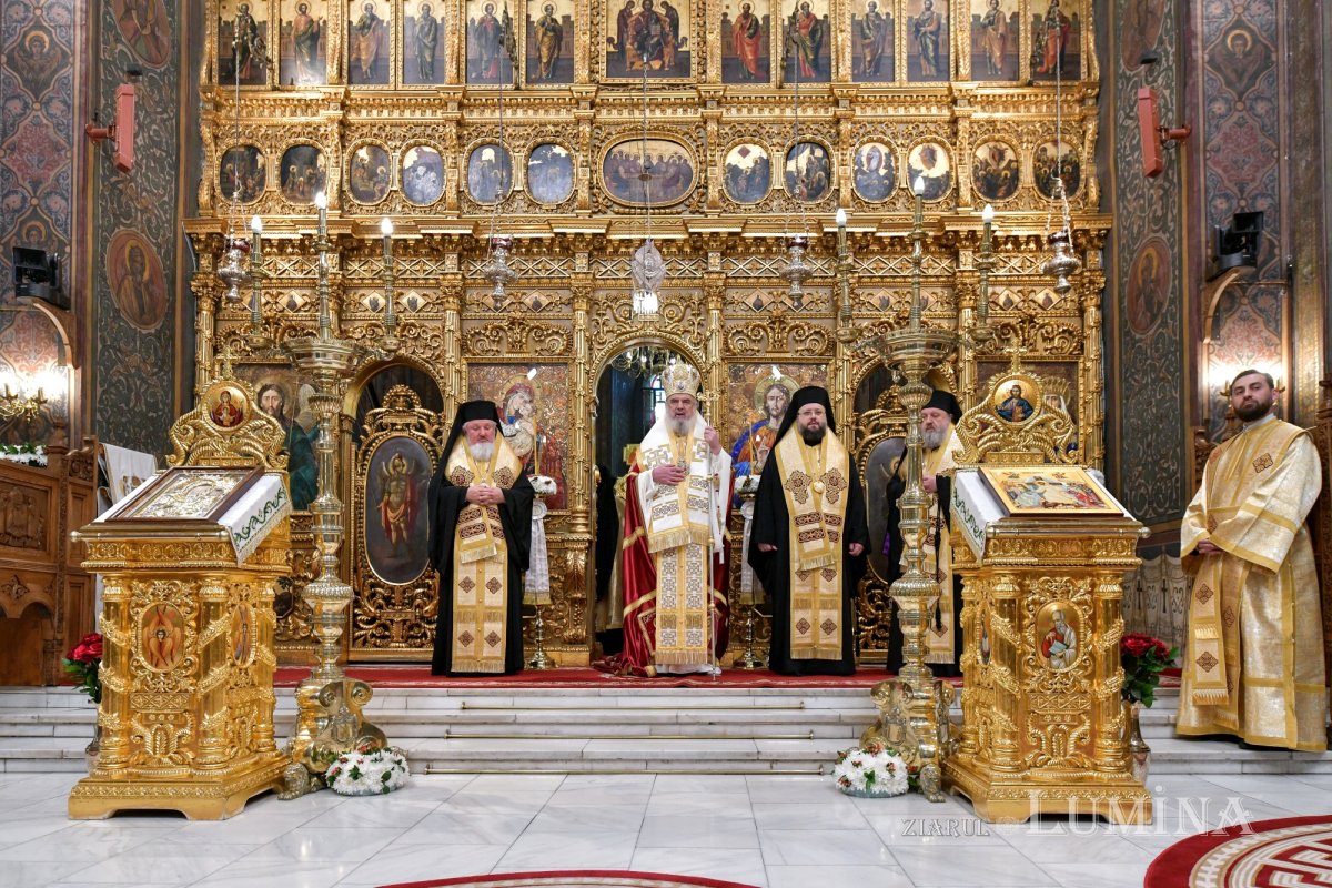 Patriarhul României a primit Sfânta Lumină de la Ierusalim 294376