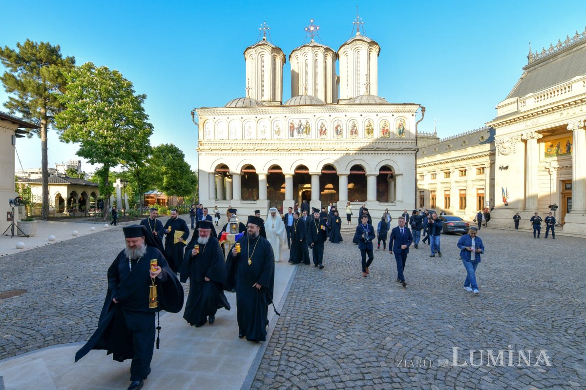 Patriarhul României a primit Sfânta Lumină de la Ierusalim 294383