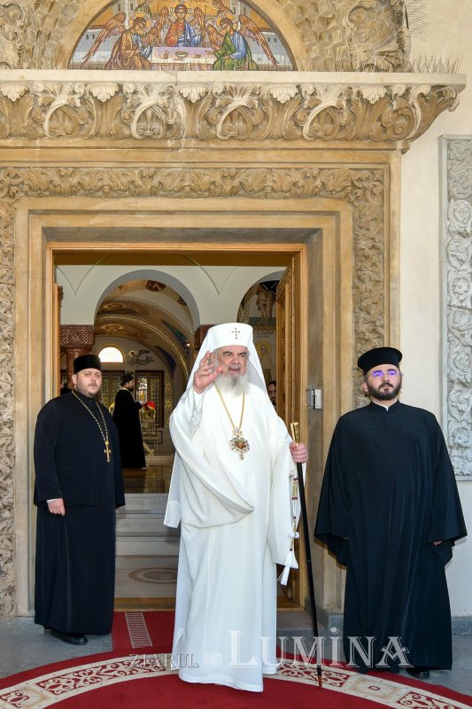 Patriarhul României a primit Sfânta Lumină de la Ierusalim 294384