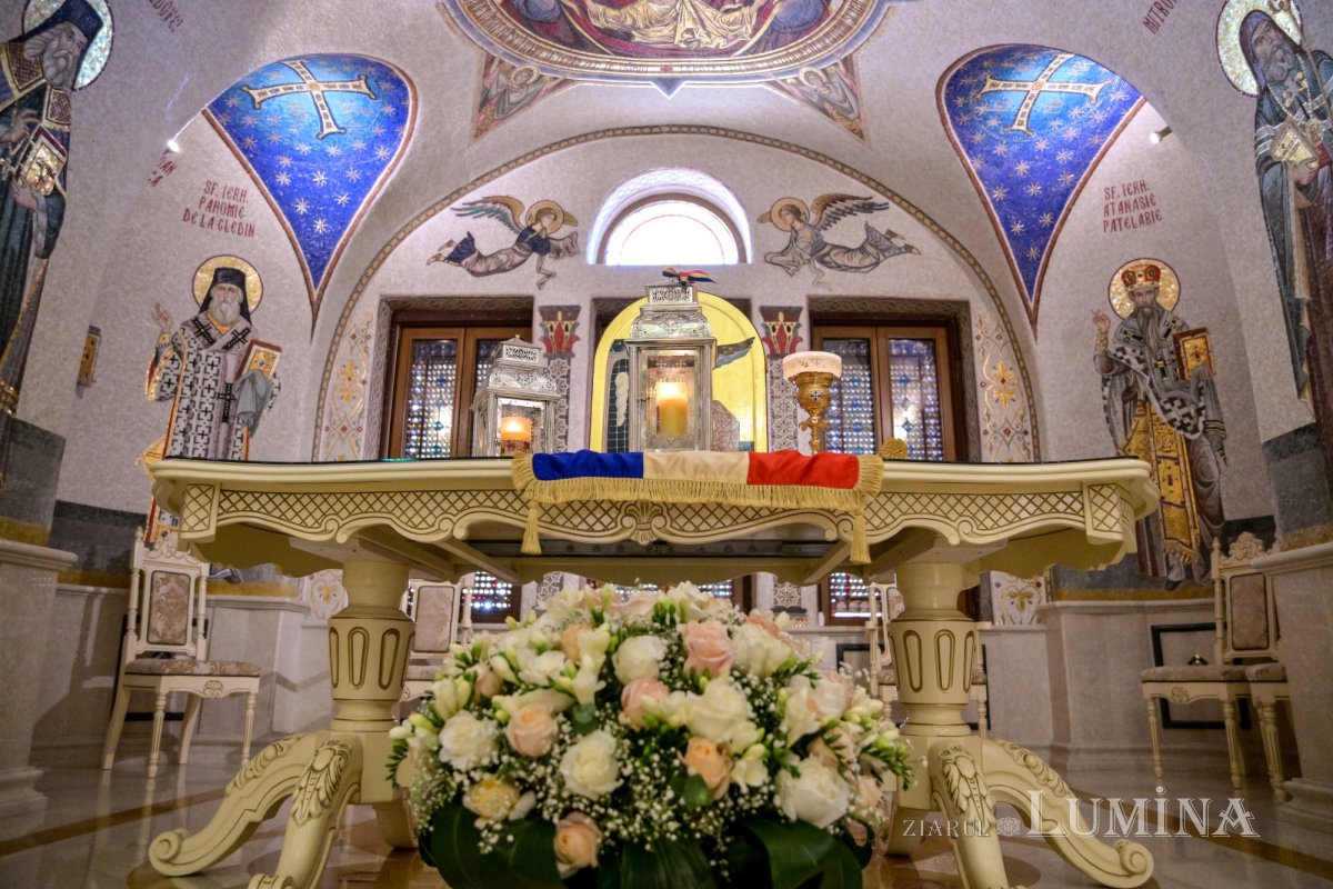 Patriarhul României a primit Sfânta Lumină de la Ierusalim 294387