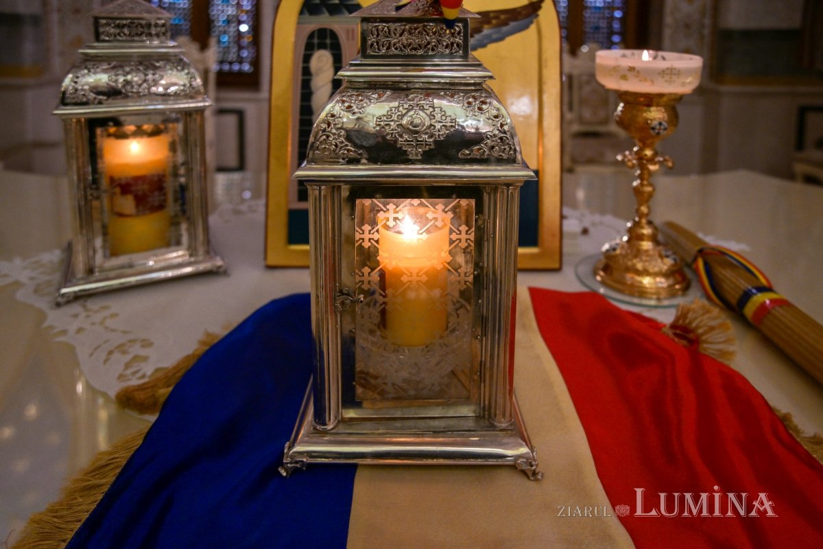 Patriarhul României a primit Sfânta Lumină de la Ierusalim 294388