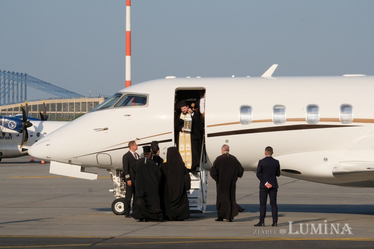 Sfânta Lumină a ajuns în țara noastră 294352