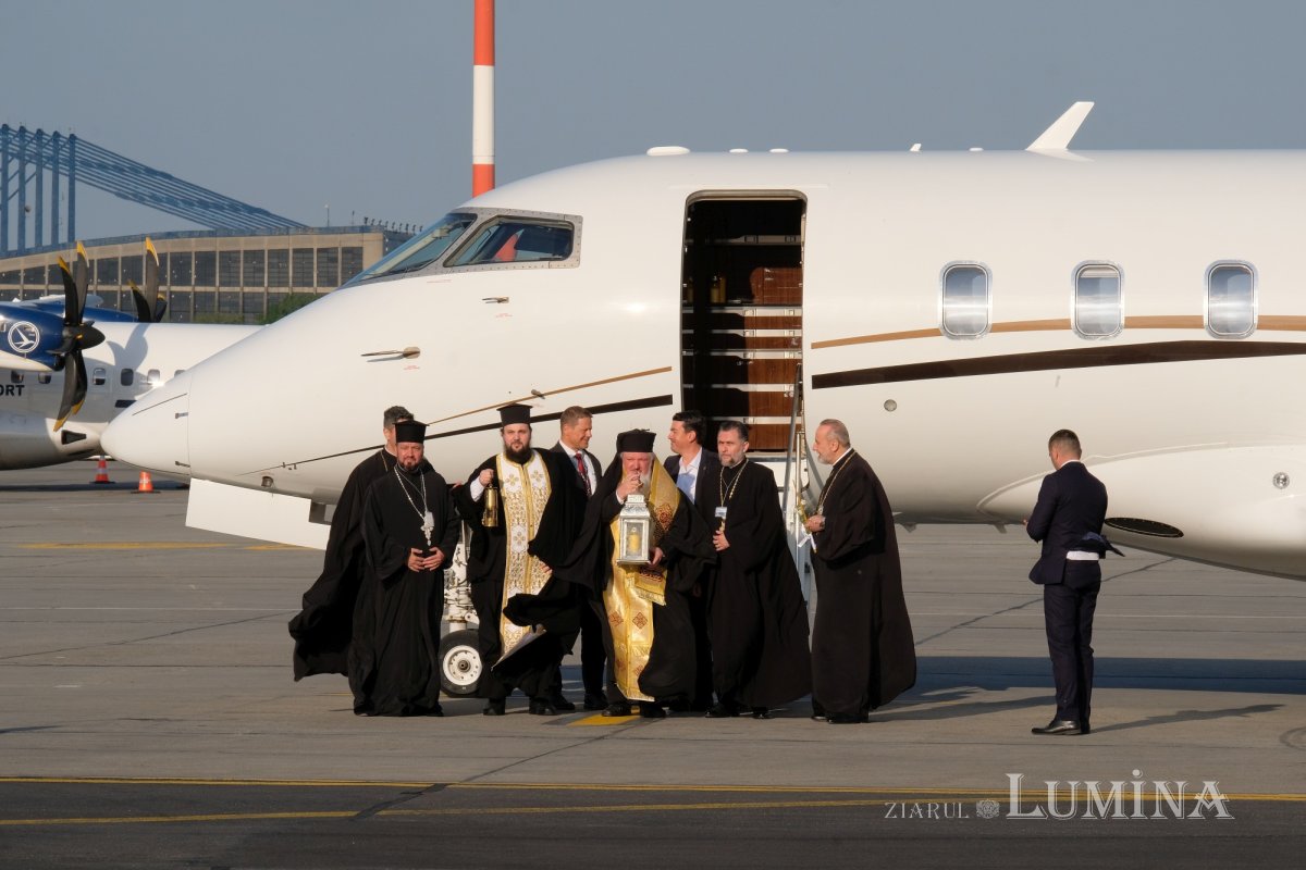 Sfânta Lumină a ajuns în țara noastră 294354