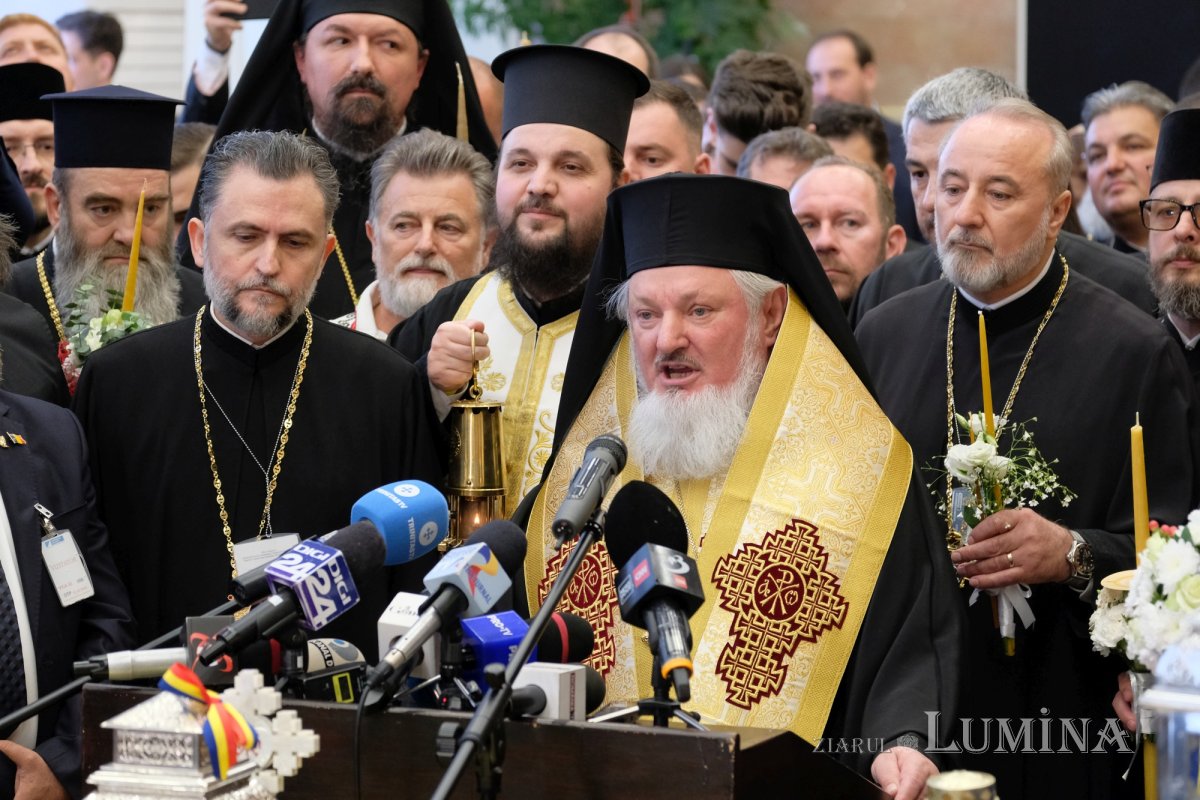 Sfânta Lumină a ajuns în țara noastră 294360