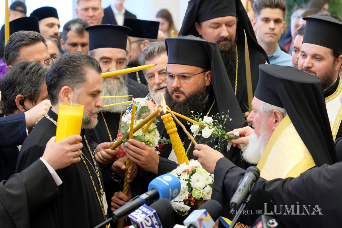 Sfânta Lumină a ajuns în țara noastră 294362