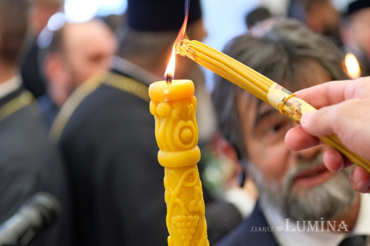 Sfânta Lumină a ajuns în țara noastră 294363