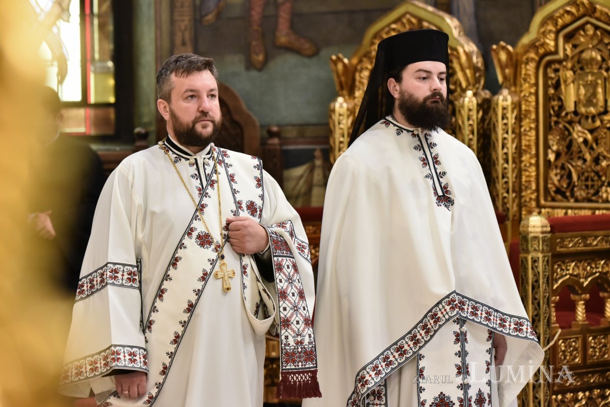 Vecernia specială din Duminica Sfintelor Paști 294533