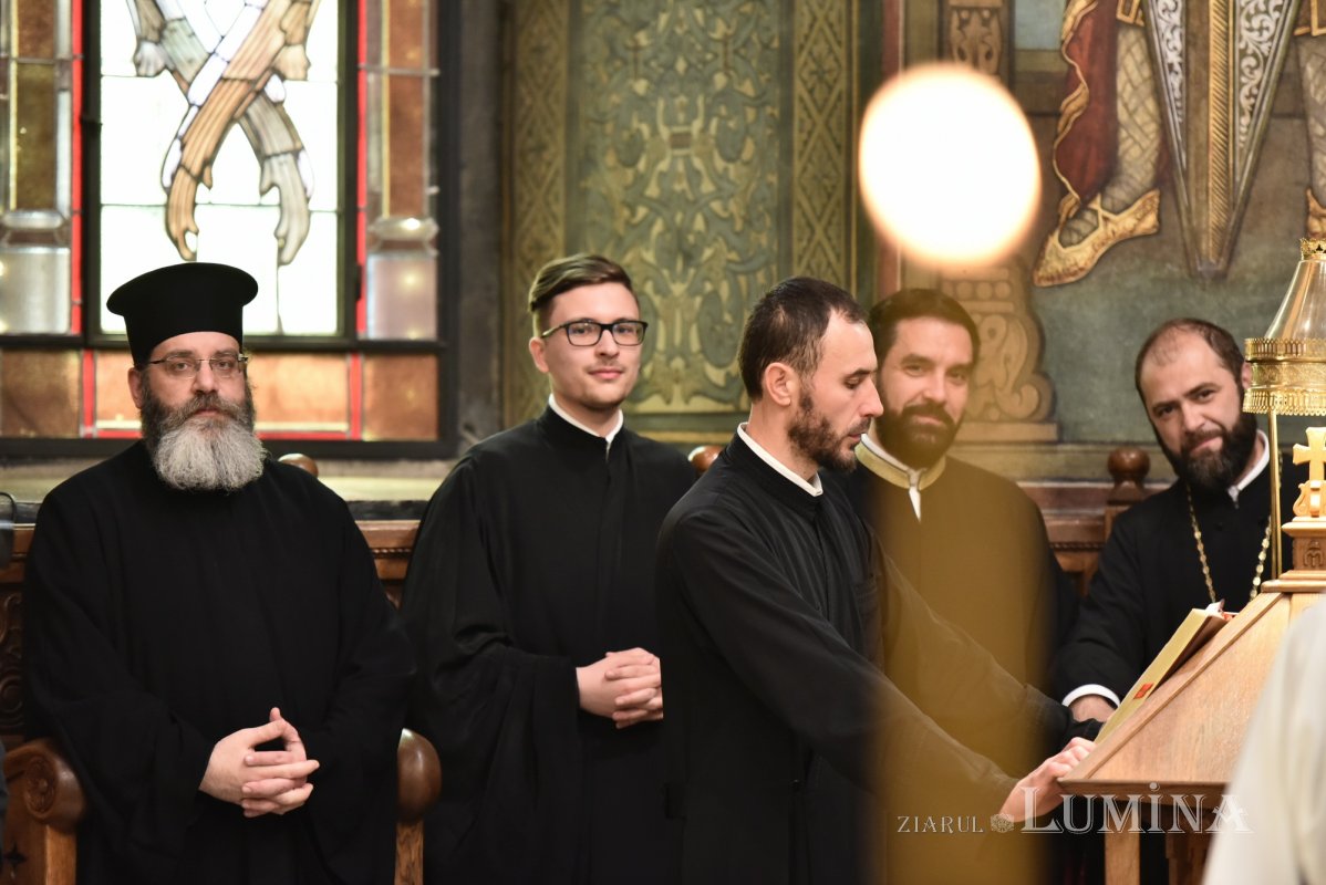 Vecernia specială din Duminica Sfintelor Paști 294535