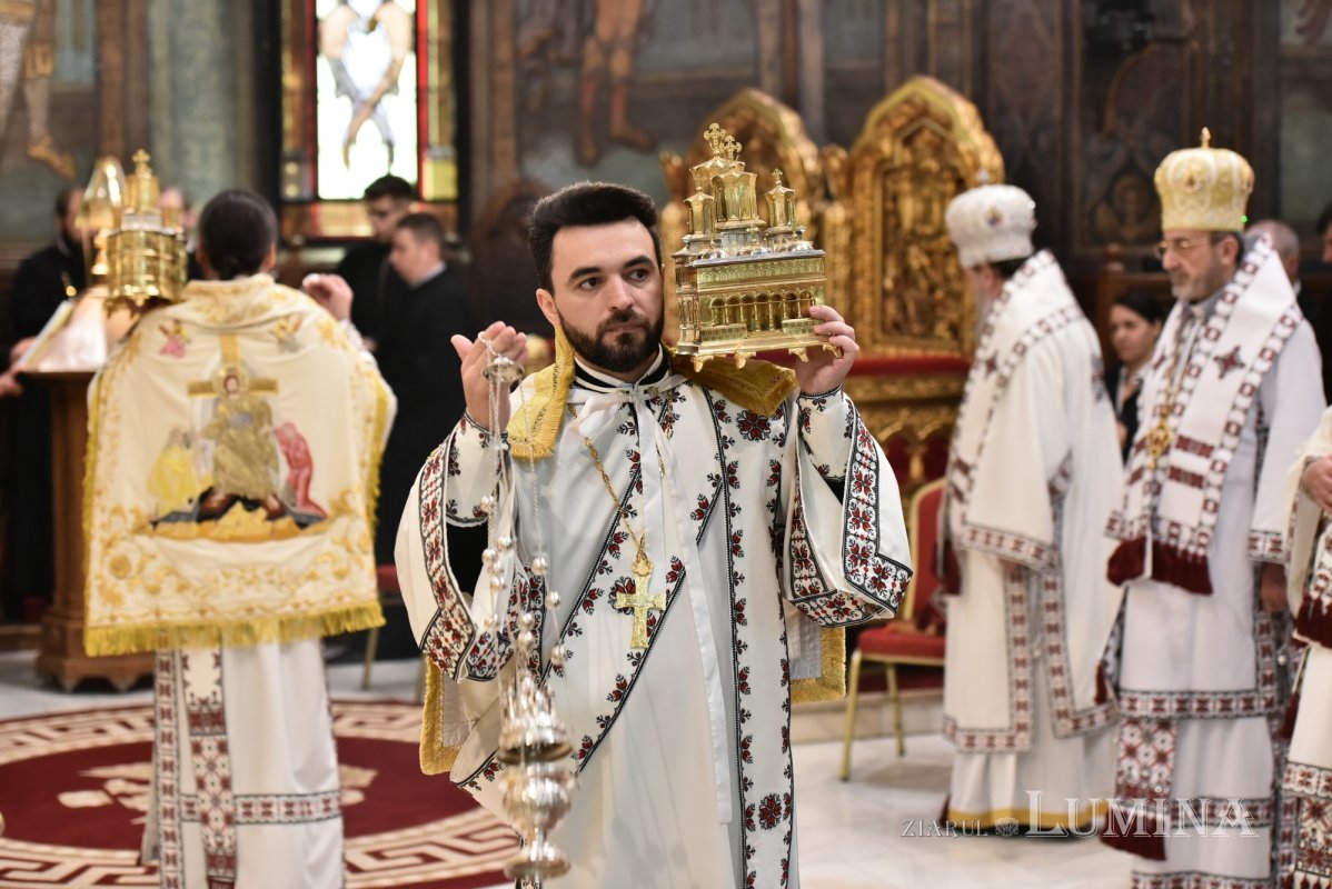 Vecernia specială din Duminica Sfintelor Paști 294541