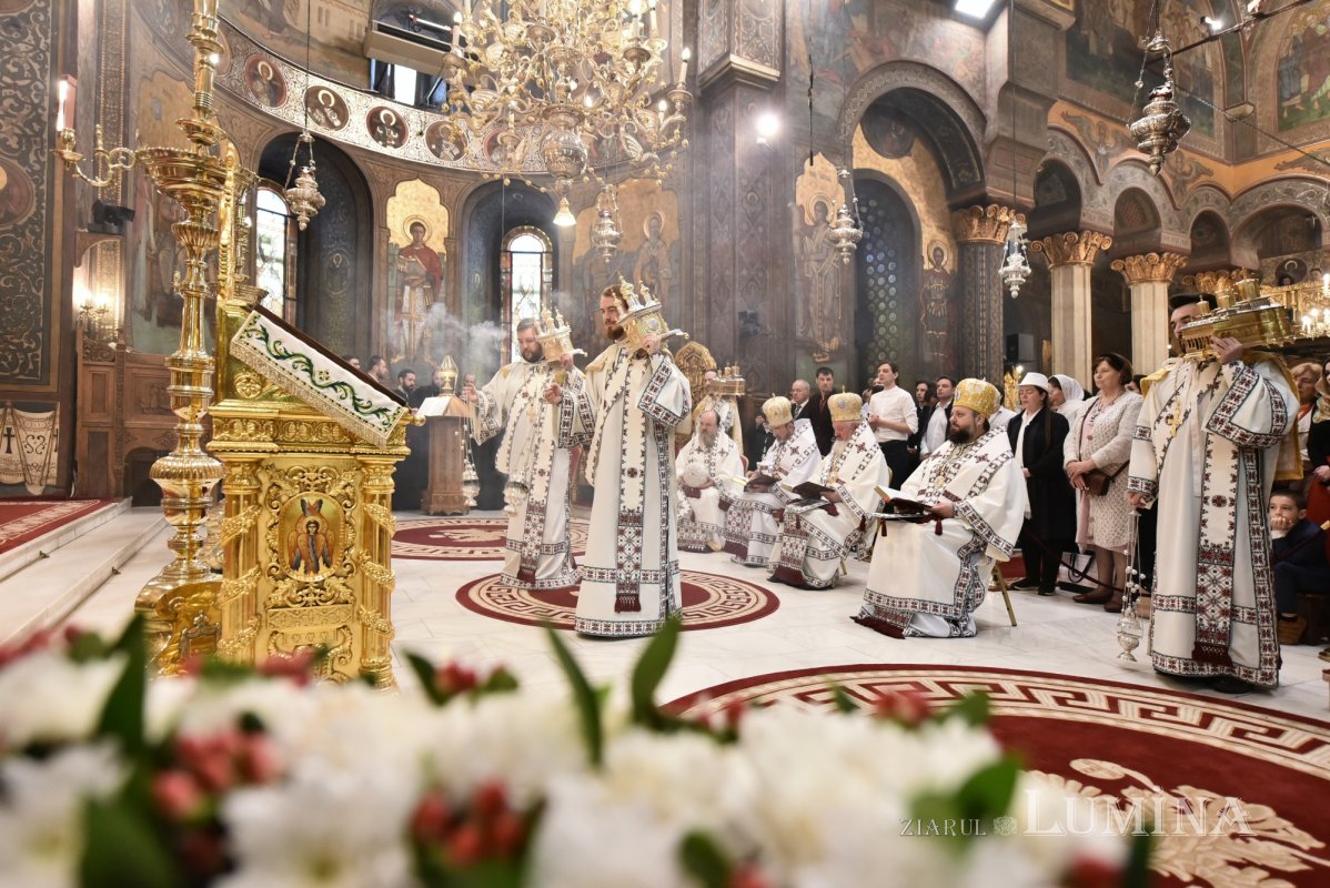 Vecernia specială din Duminica Sfintelor Paști 294542