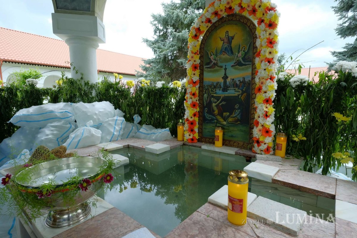 Sărbătoarea Izvorului Tămăduirii la ape binefăcătoare din țara noastră 294914