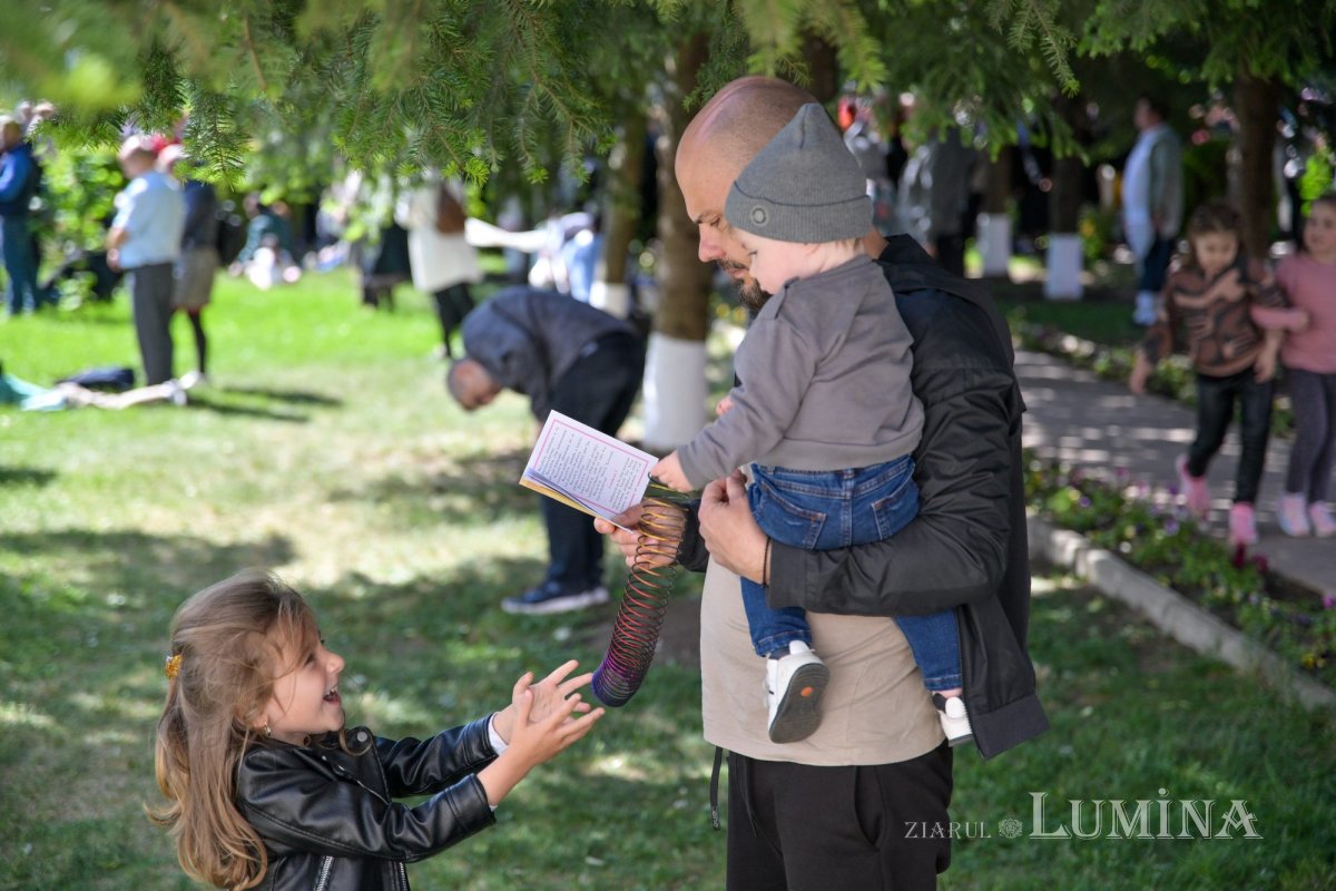 Revărsare de har tămăduitor la izvorul Mănăstirii Ghighiu 294976