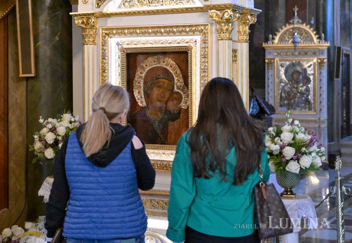 Revărsare de har tămăduitor la izvorul Mănăstirii Ghighiu 294978