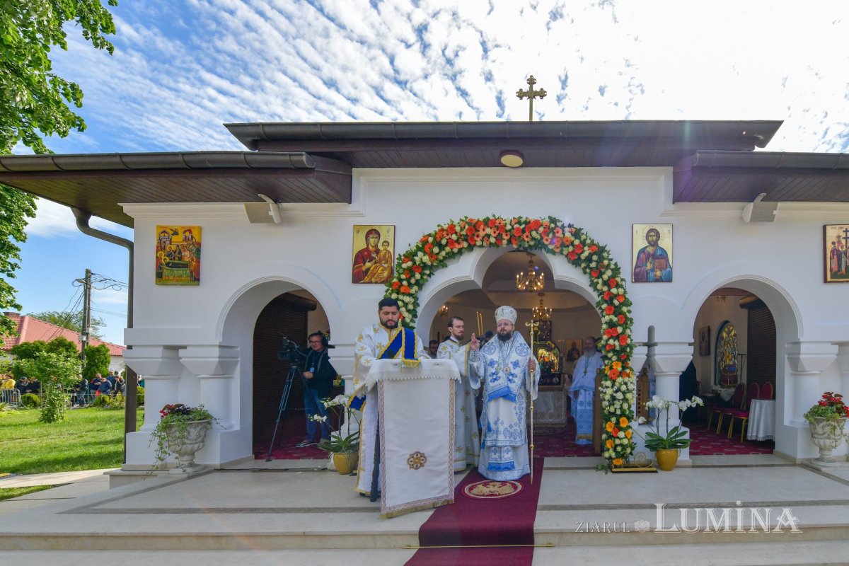 Revărsare de har tămăduitor la izvorul Mănăstirii Ghighiu 294987