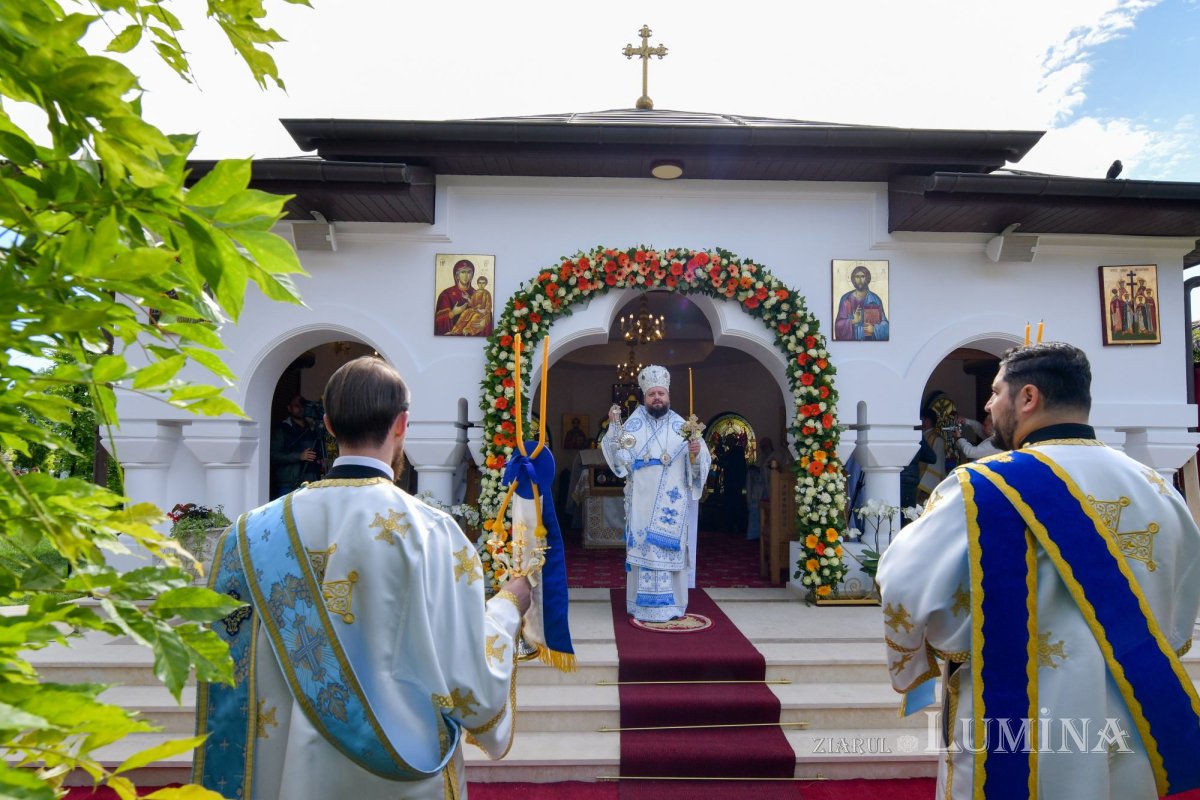 Revărsare de har tămăduitor la izvorul Mănăstirii Ghighiu 294989