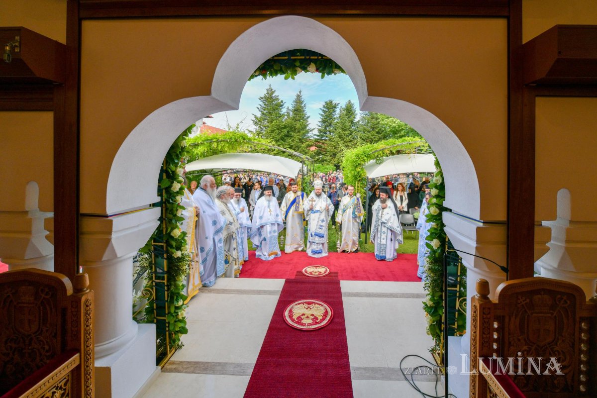 Revărsare de har tămăduitor la izvorul Mănăstirii Ghighiu 294992