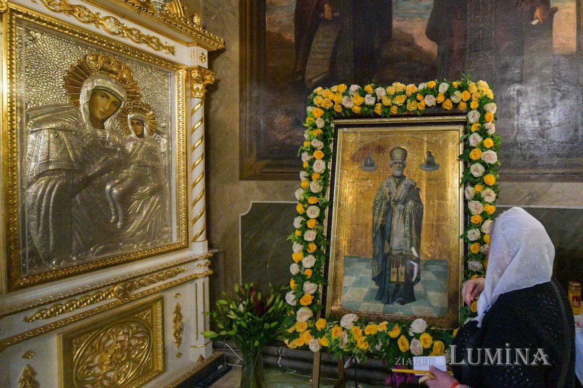 Revărsare de har tămăduitor la izvorul Mănăstirii Ghighiu 294994