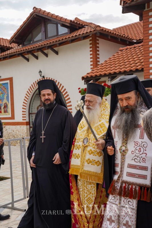 Pelerinaj cu sfinte moaște la o mănăstire din Teleorman 295891