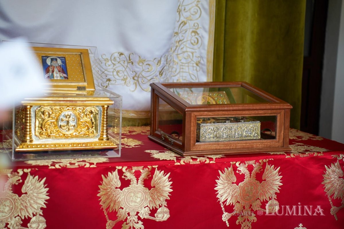 Pelerinaj cu sfinte moaște la o mănăstire din Teleorman 295892